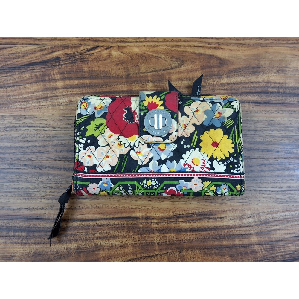 Vera Bradley Happy Snails Turn Lock‎ Zip Clutch Wallet Quilted Colorful  Florals